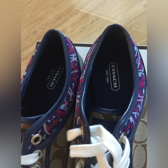 Authentic Coach Zora sneakers 8.5 new with box - Picture 2 of 4